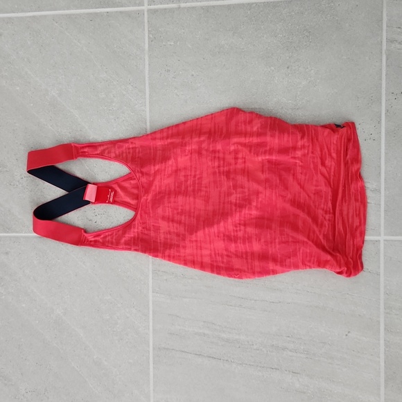 Workout top - Picture 1 of 5